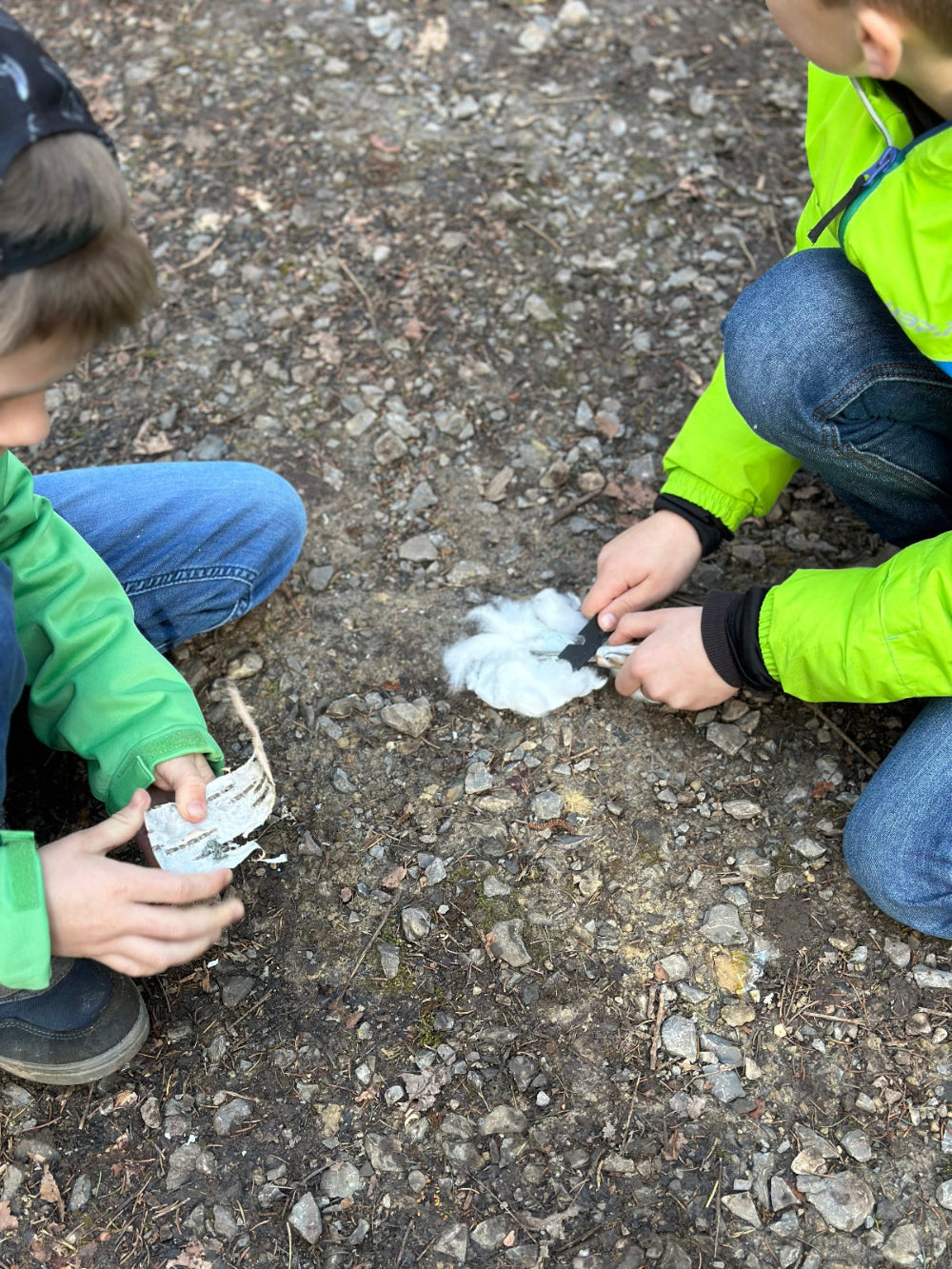 Feuermachen ohne Streichhölzer - Bushcraft Workshop für Kinder 