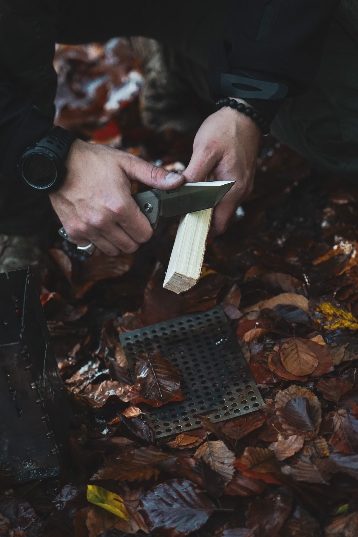 Praktische Survival-Übungen im Wald bei Stuttgart