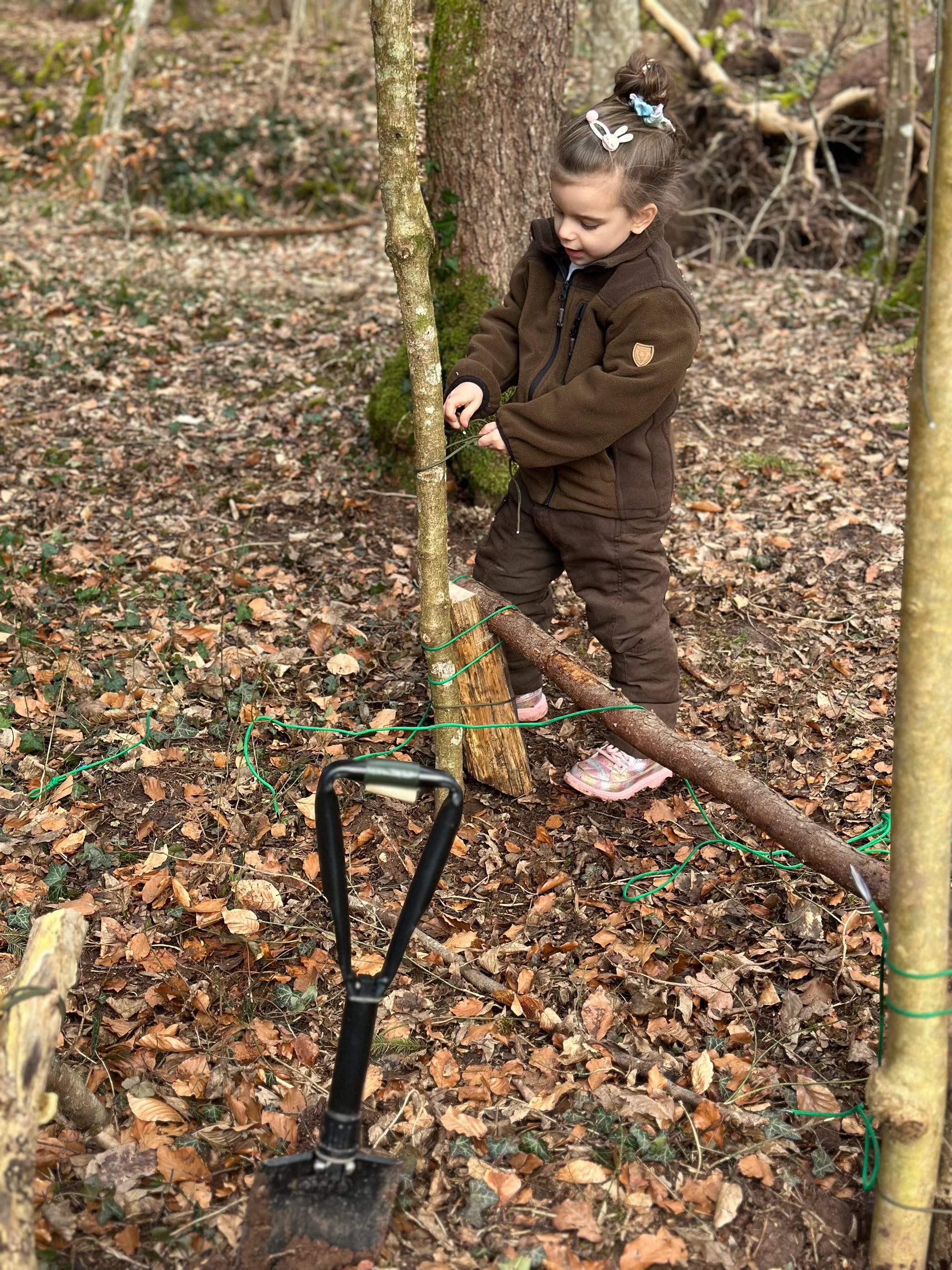 Outdoor Ferienprogramm für Kinder | 4 Stunden Praxis im Wald